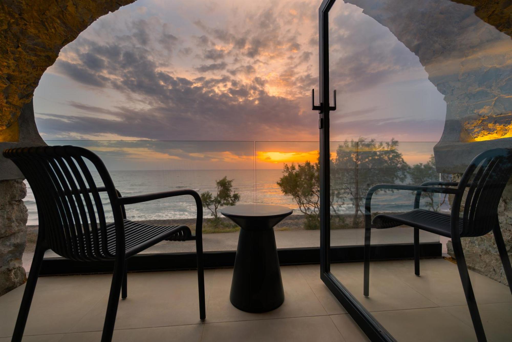 Neoma Luxury Suites Karterádosz Kültér fotó