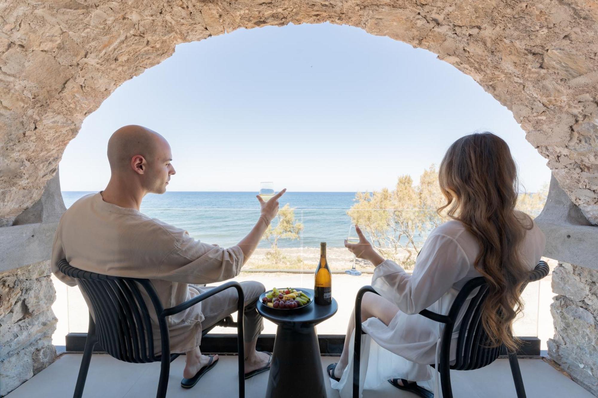 Neoma Luxury Suites Karterádosz Kültér fotó